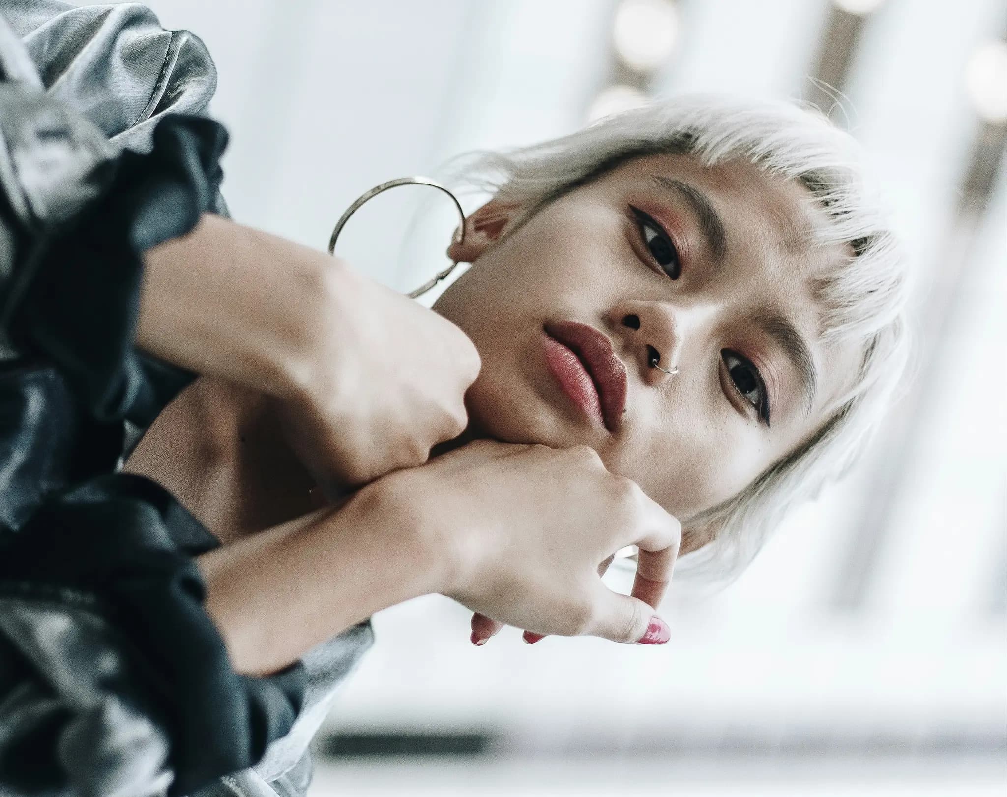 Dziewczyna z pięknym piercingiem